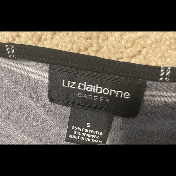 Liz Claiborne flutter sleeve Top - Picture 3 of 3